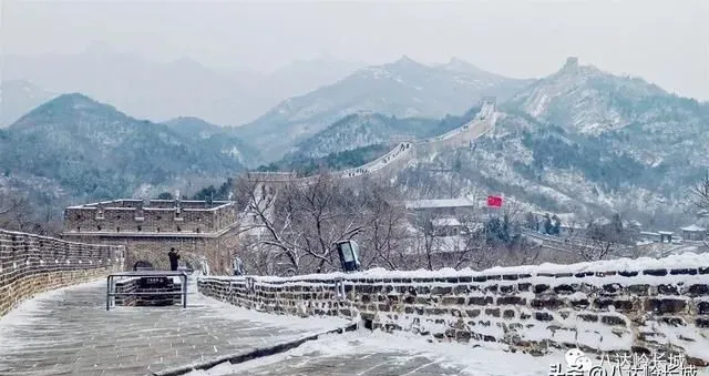 【初雪】八达岭长城飞瑞雪 银装素裹迎新年