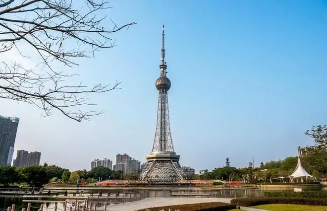 厉害了大佛山，城市建设越来越时尚摩登，中轴线还有“巴黎铁塔”