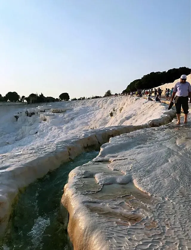 土耳其闻名于世的自然奇观棉花堡