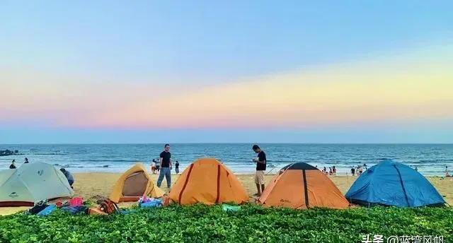 在浩瀚的南海海面，一个盛产龙虾鲍鱼