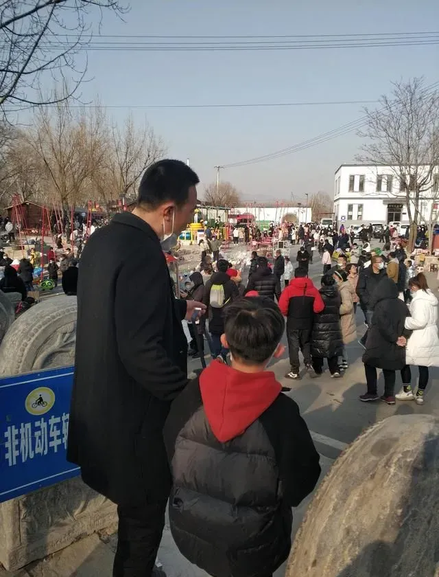 大年初一鹿泉土门关人山人海