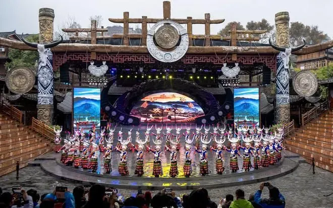 全世界最大的苗族聚居村寨，藏在贵州大山里，宛如神秘的天上街市