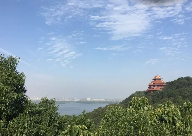 孩子寒假想去旅游，可以选择这个目的地，自然景色别具一格