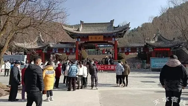 大年初一：麦积山大景区游人如潮，迎来新春旅游“开门红”