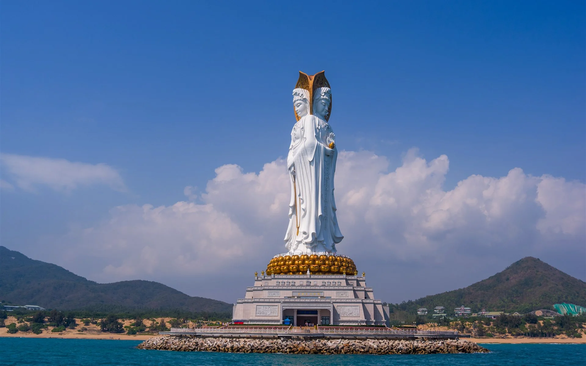 三亚海上观音三面各代表什么意思