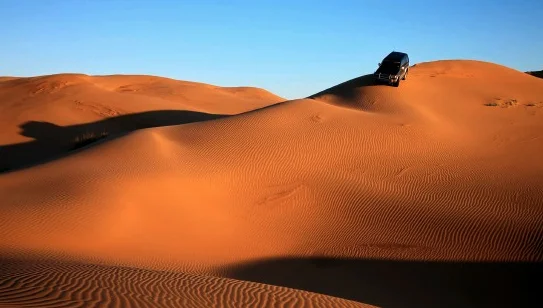 中国哪里有沙漠旅游景区