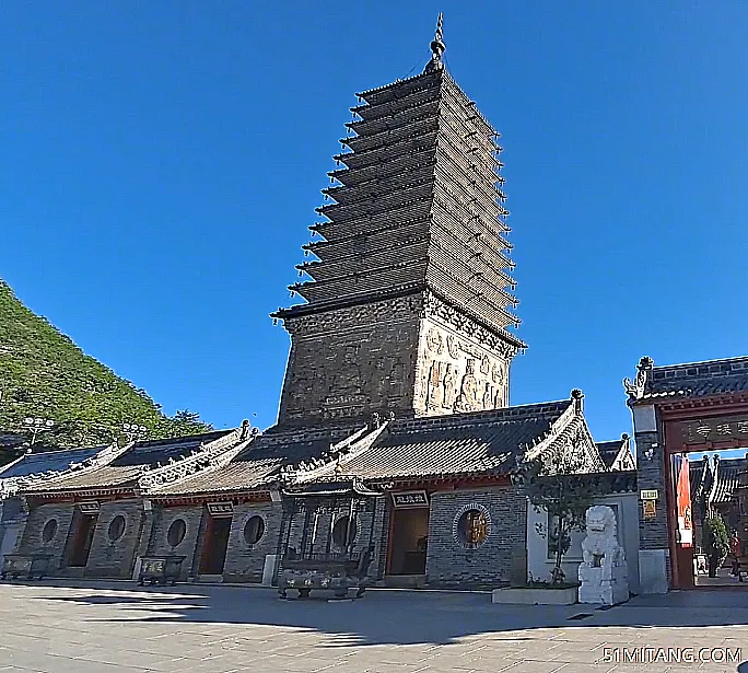 朝阳景点:凤凰山摩云塔