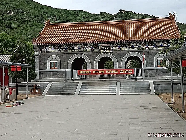 阜新景点:海棠山普安寺寺门