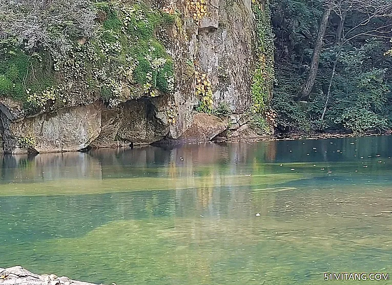 丹东景点:天桥沟红枫潭