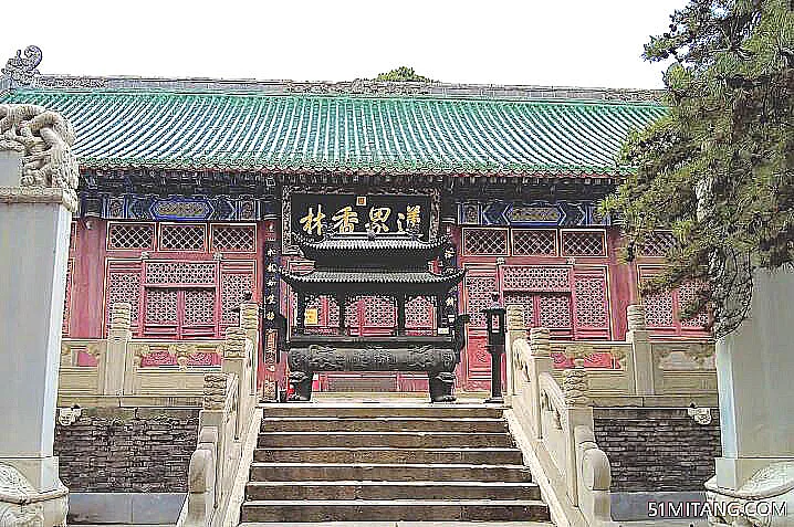 北京旅游景点:戒台寺大雄宝殿