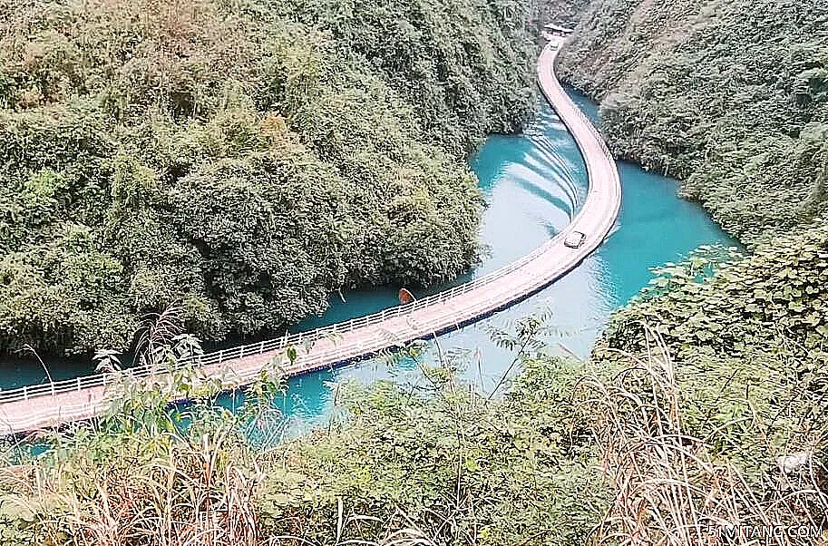 恩施景点:狮子关水上浮桥