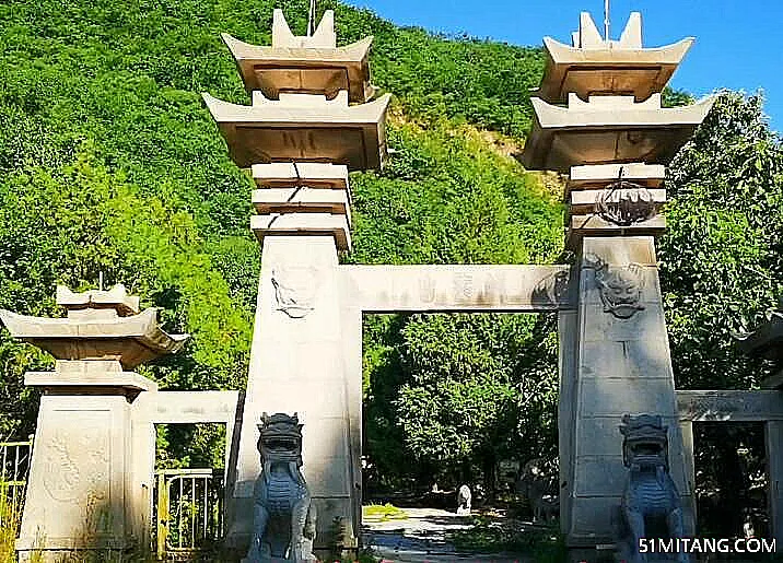 北京旅游景点:黄花城鳞龙山