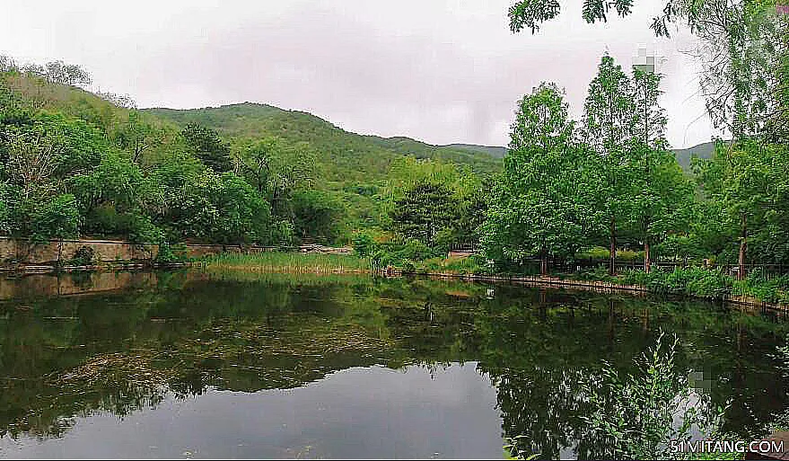 北京旅游景点:鹰山森林公园(猴山)