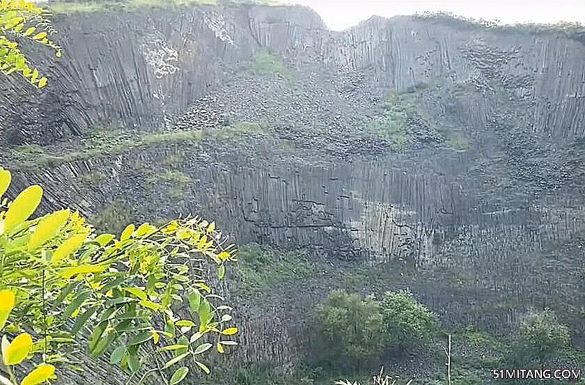 潍坊景点:远古火山口群