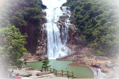 梅州龙归寨瀑布景区