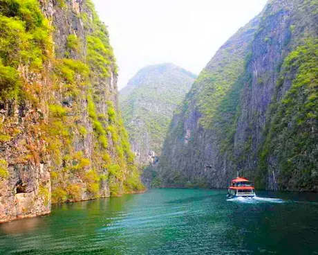 湖北长江西陵峡