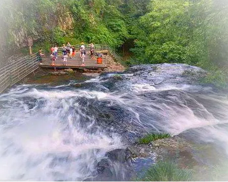 雅安龙苍沟叠翠溪景区