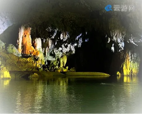 巴马水波天窗景区（百鸟岩）