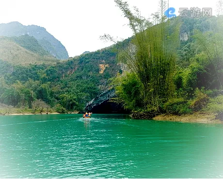 巴马水波天窗景区（百鸟岩）