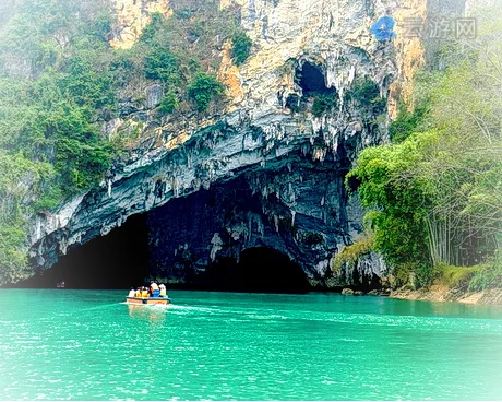 巴马水波天窗景区（百鸟岩）