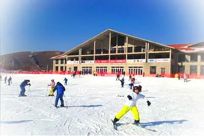 唐山玉龙湾滑雪场