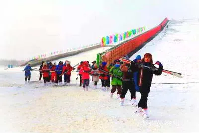 哈尔滨太阳岛冰河滑雪场