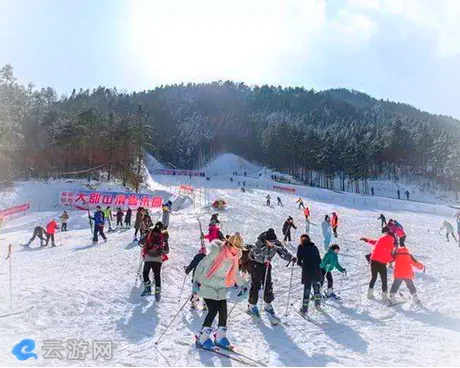 岳西大别山滑雪乐园