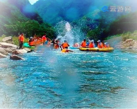 麻城天景山飞瀑漂流景区