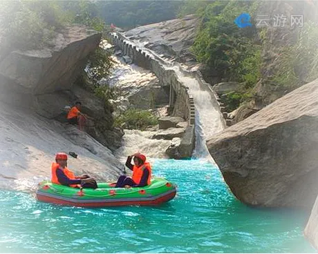 麻城天景山飞瀑漂流景区