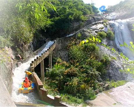 麻城天景山飞瀑漂流景区