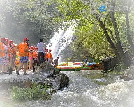 罗田进士河漂流景区