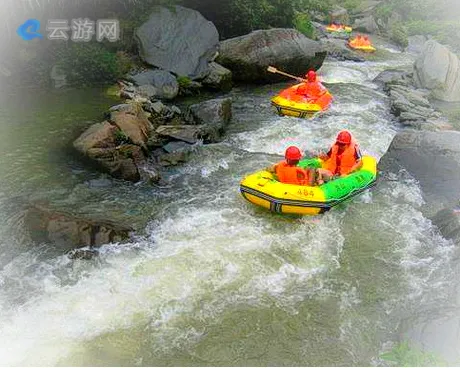 浏阳周洛飞瀑漂流