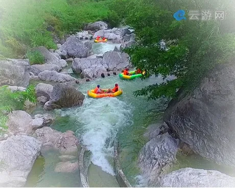 江油云锣山青龙峡漂流景区