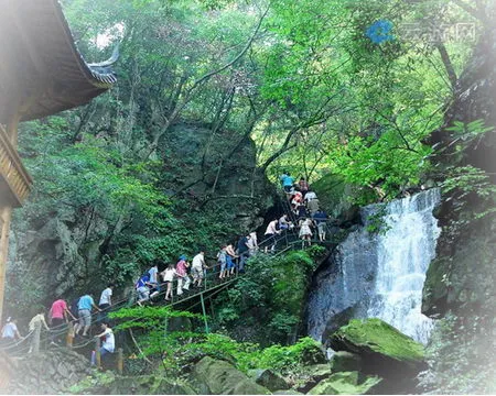 安吉藏龙百瀑风景区