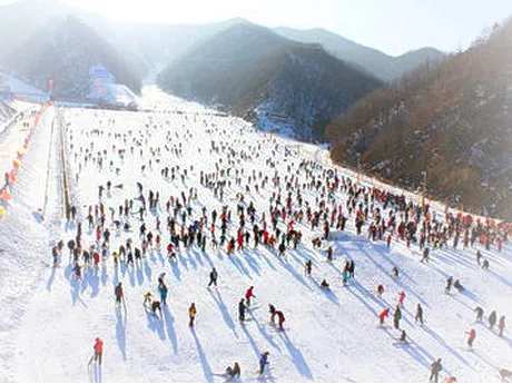 栾川伏牛山滑雪度假乐园