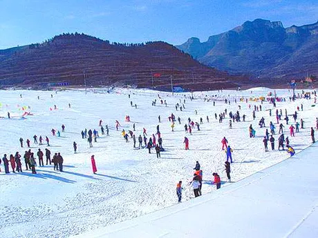 济南卧虎山滑雪场