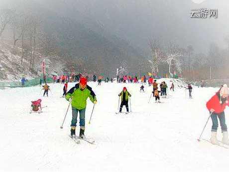 辉县万仙山滑雪场