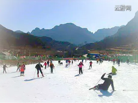 辉县万仙山滑雪场