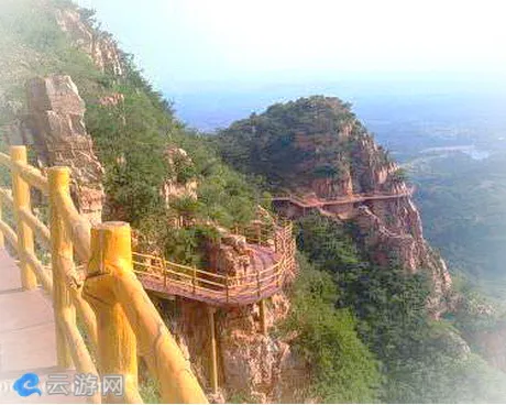 鲁山阿婆寨风景区