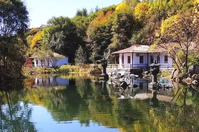 镜泊湖峡谷内的朝鲜风情园